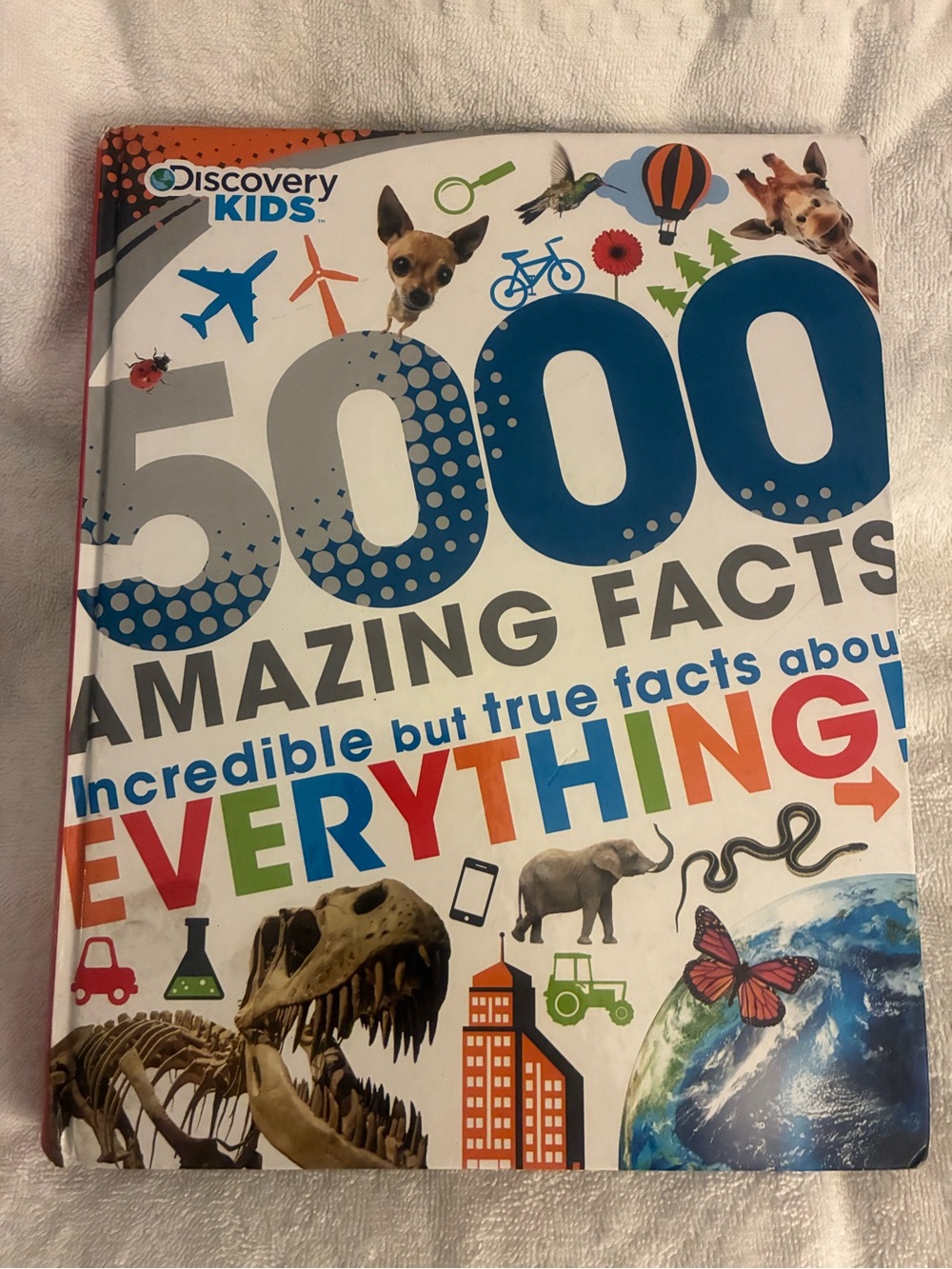 Discovery 5000 Facts About Everything - Red, White,‎ Blue Accents